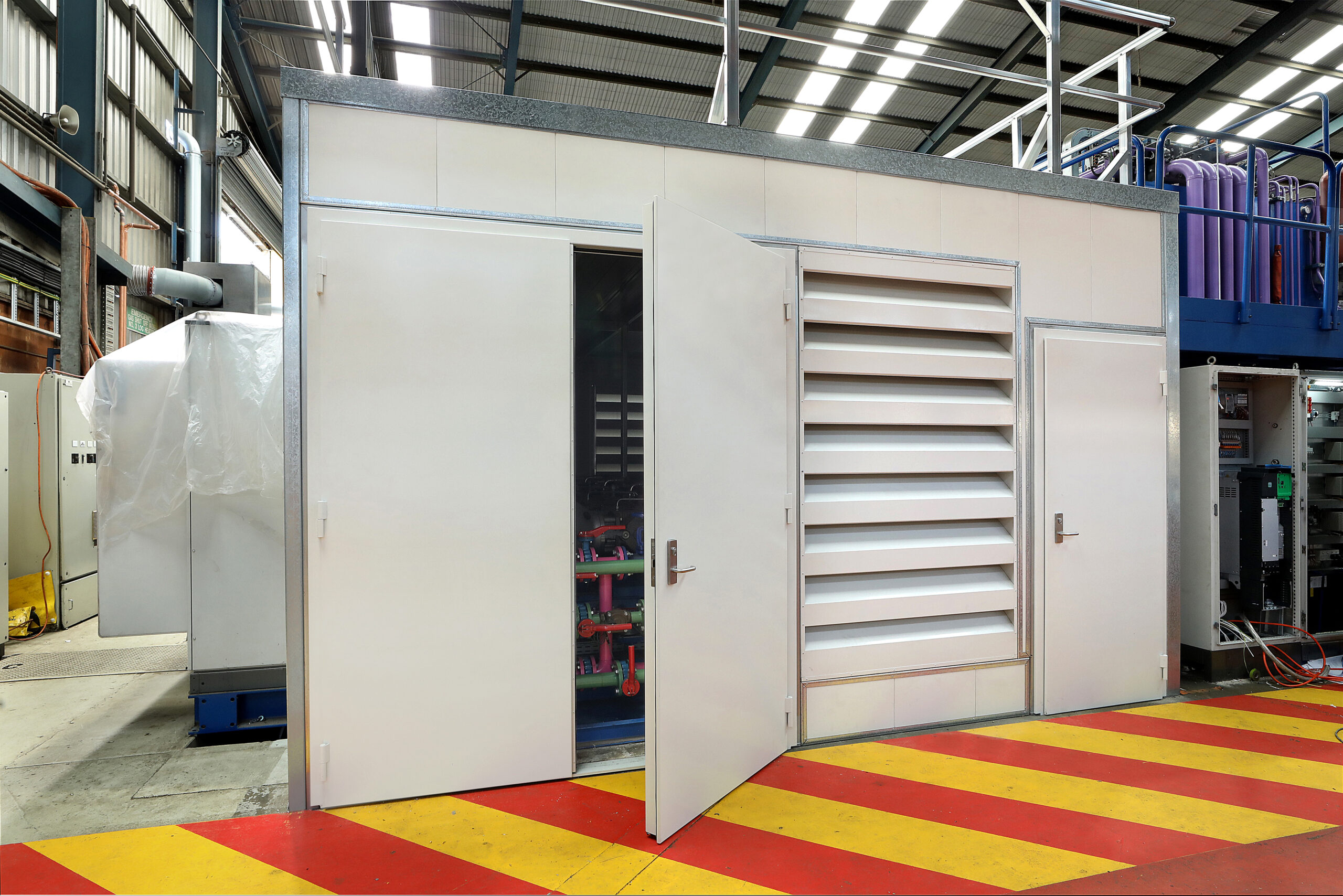Sonic System acoustic modular panel enclosure contains hydraulic pump ...