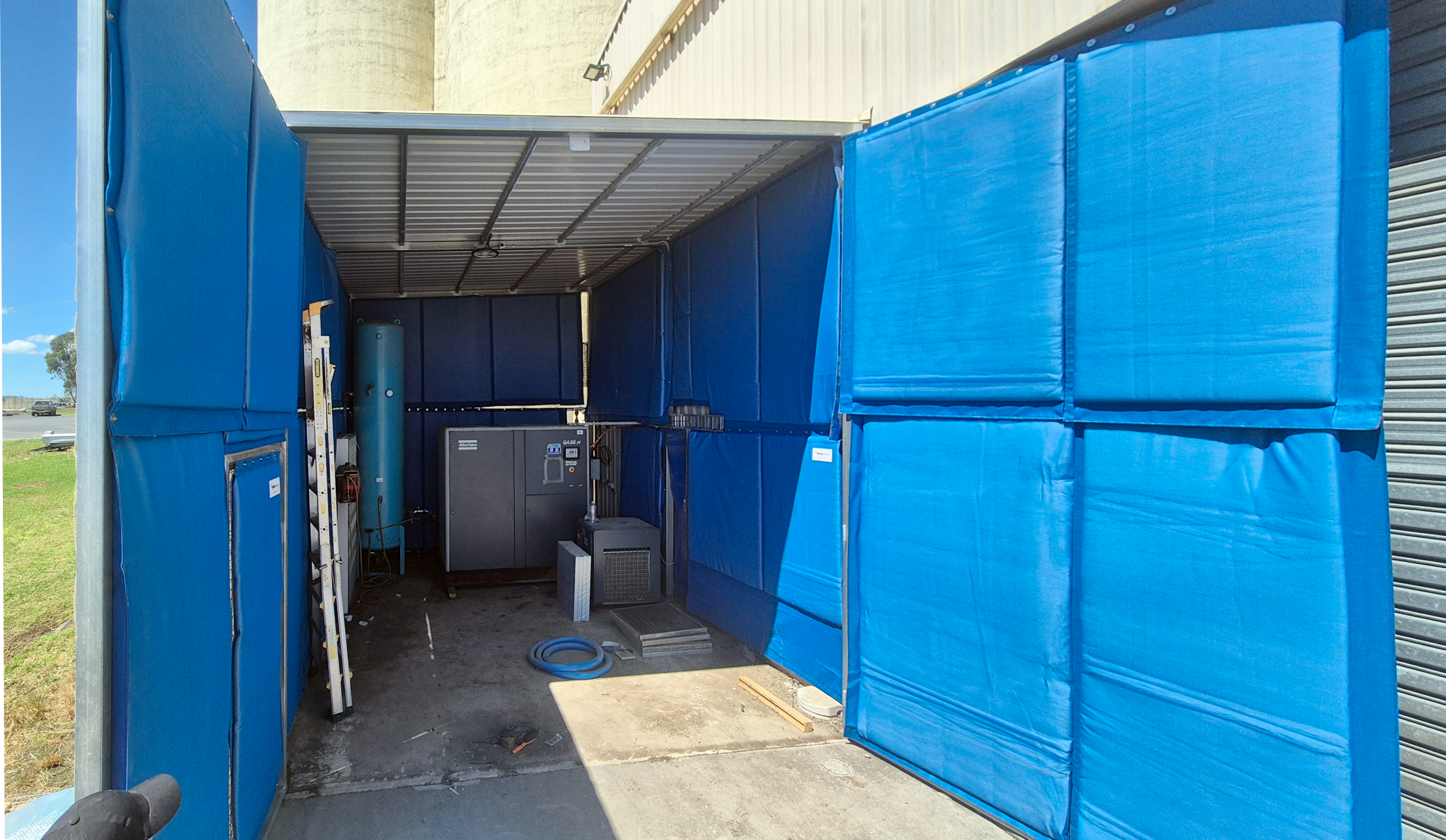 Vertical Sonic acoustic curtain
